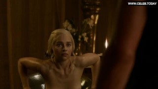 Emilia Clarke – Flashing her naked body, Wet body – Game of Thrones s03e08